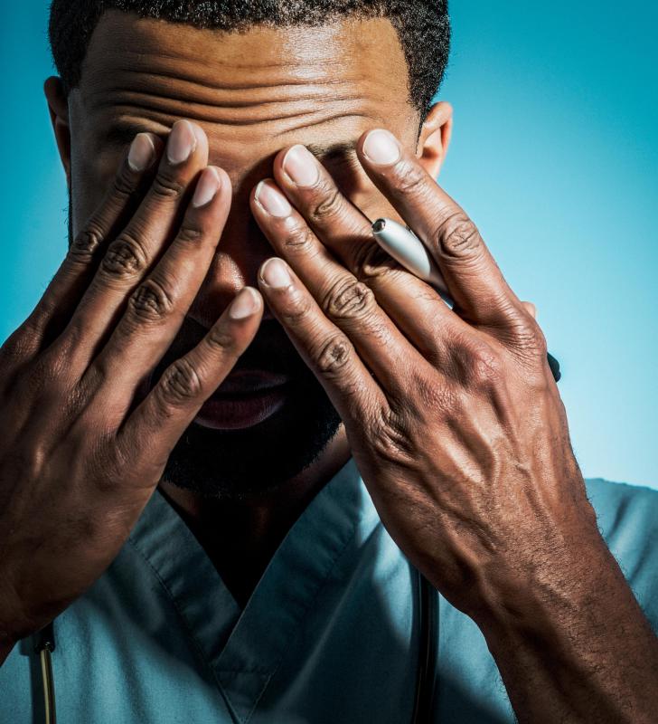 Symptoms of erythroid hypoplasia may include dizziness or faintness.