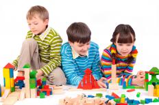 Children playing with blocks in play therapy.