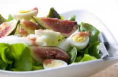 Fig salad with hardboiled eggs