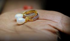 Huggie earrings are made up of small hoops that fit closely around the ear lobes.