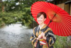 The traditional kimono -- still worn in Japan -- has influenced many types of clothing styles, including the drop shoulder.