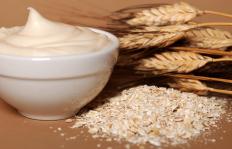 Using oatmeal-based lotions may help to alleviate the symptoms of chronic idiopathic urticaria. 