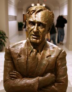 Sculpture of Elie Wiesel.