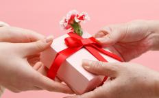 A man giving a woman a Valentine's day gift.
