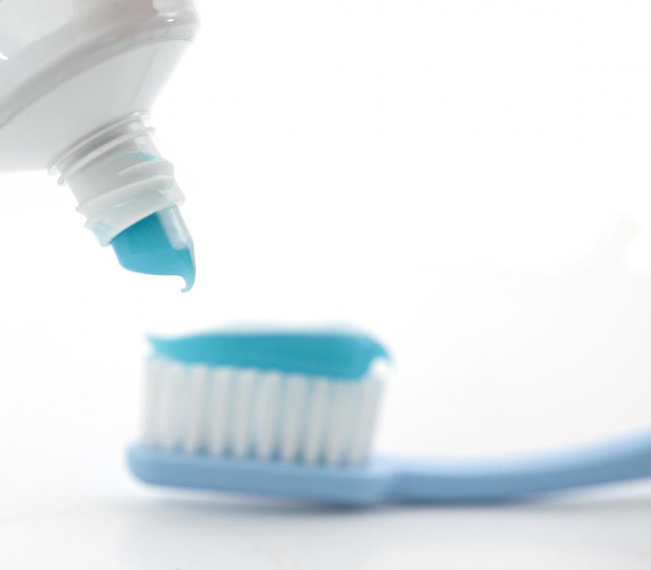 Brushing one's teeth daily is a crucial apsect of maintaining good dental health.