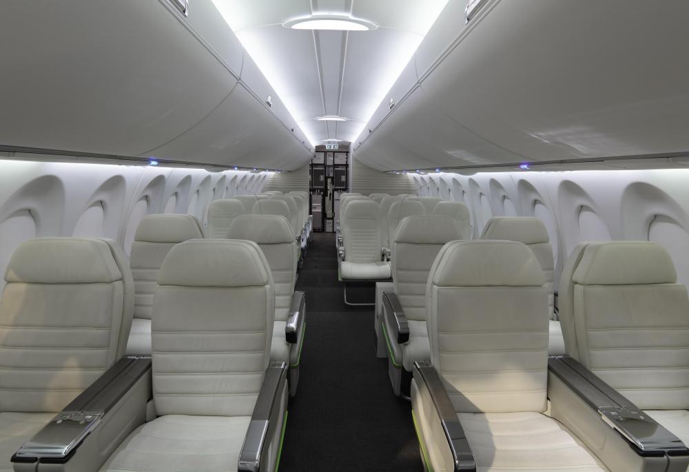 the-difference-between-first-class-and-business-class-2023