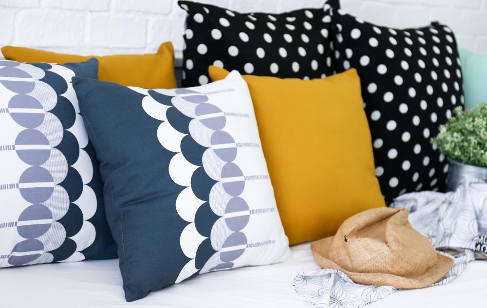 different shapes of throw pillows