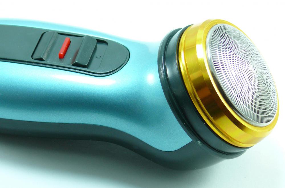 electric razor for sensitive skin