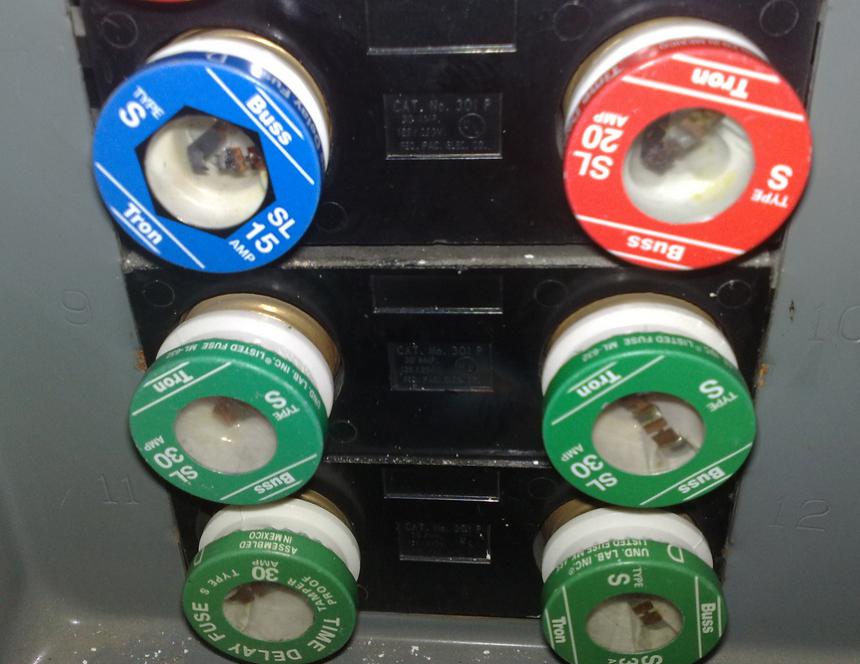 What Makes a Fuse Blow? (with pictures) brown breakers for fuse box 