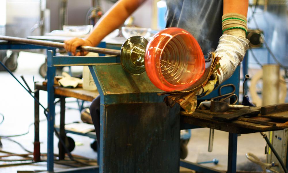 What is Glass Blowing? (with pictures)