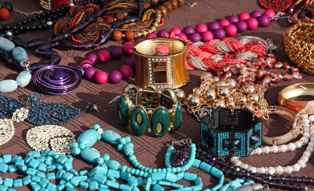 What Is Costume Jewelry