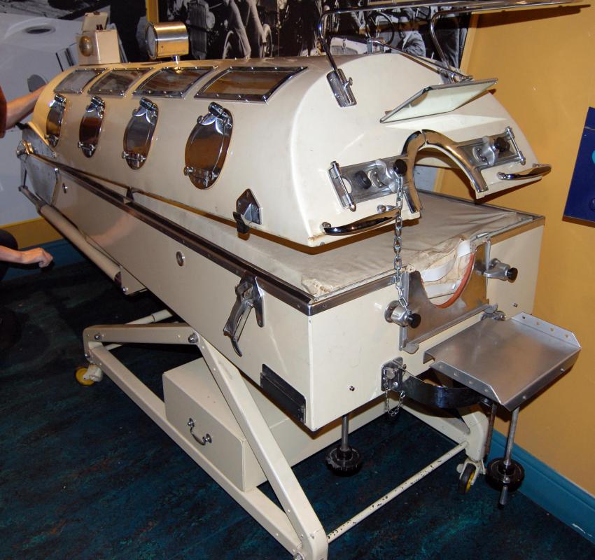 What is an Iron Lung? (with pictures)