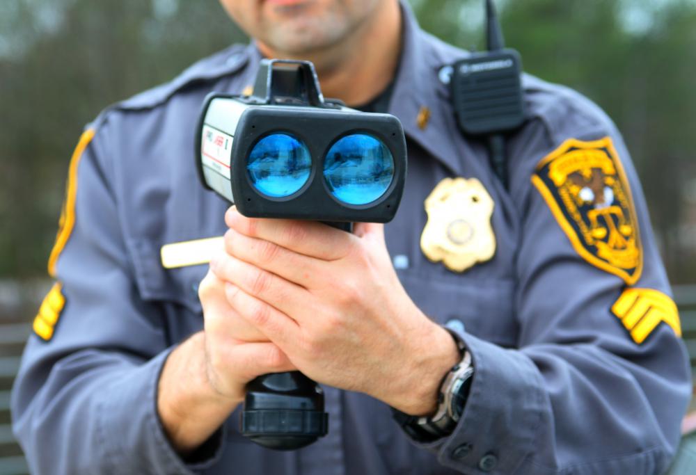 policeman-holding-laser-speed-detector.jpg