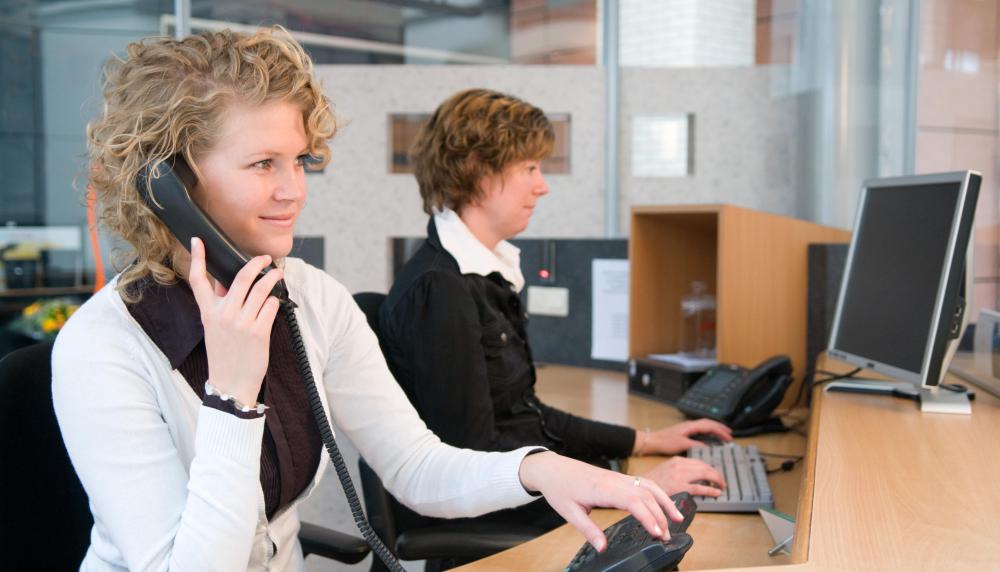 How Do I Become A Front Desk Receptionist With Pictures