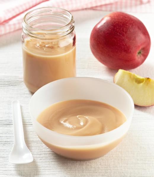 Foods like applesauce are good for teething babies and do not irritate the gastrointestinal system.