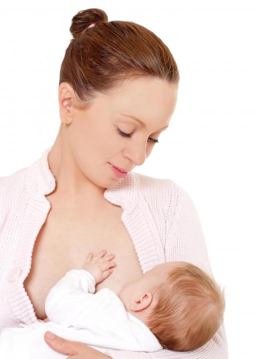 There are a number of steps a breastfeeding mother may take to deal with a yeast infection.