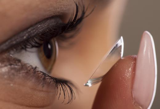 Those with a corneal abrasion are advised to avoid wearing contact lenses.