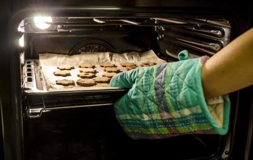 The averaging baking time for low-carb peanut butter cookies is 10 to 12 minutes at 375 degrees.