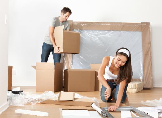 There are many things to keep in mind when estimating moving expenses.