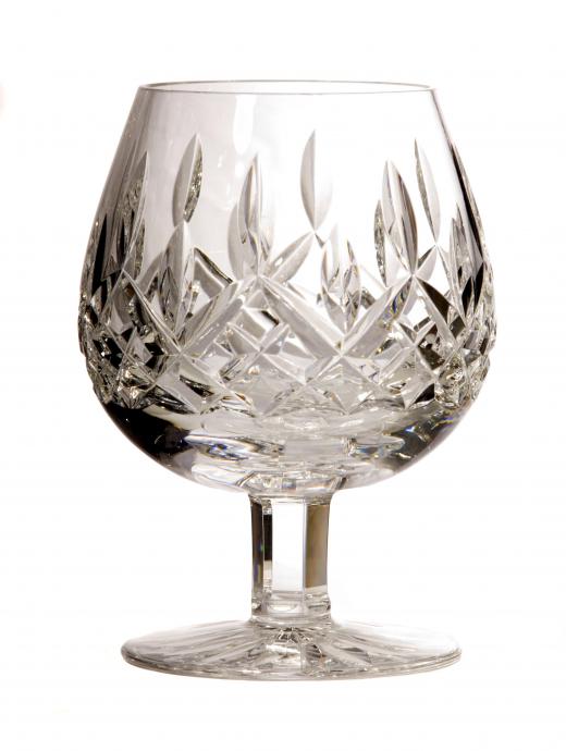 High-quality glasses usually have deeply cut engravings.