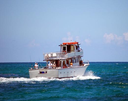 Walkaround boats are typically used in offshore fishing.