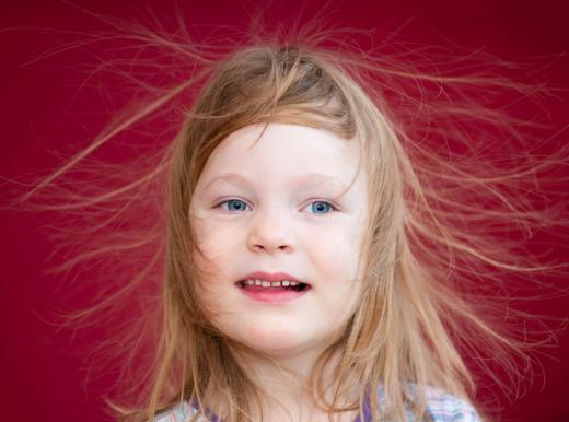 Dry hair is susceptible to static.