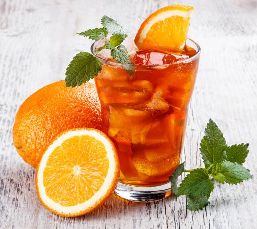 Lemon myrtle can be used to flavor hot or iced tea.