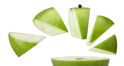 Sliced apple pieces and other small snacks can ease food cravings.