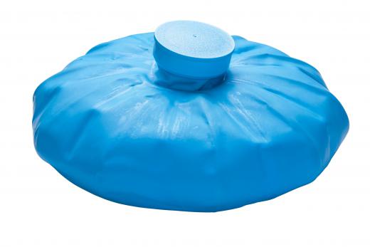 Applying  an ice pack can help reduce the swelling and inflammation of hip popping.