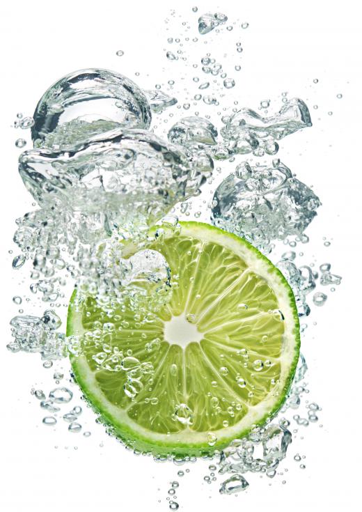 A lime in tonic water.