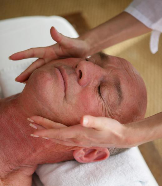 Acupressure to the face is part of a Jamu massage.