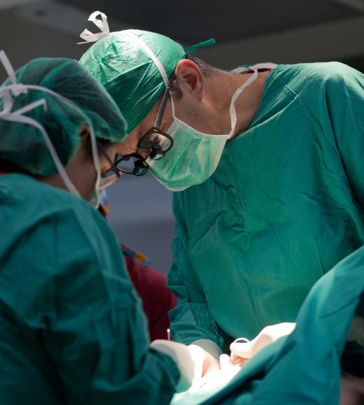 A transplant surgeon specializes in transplant procedures.