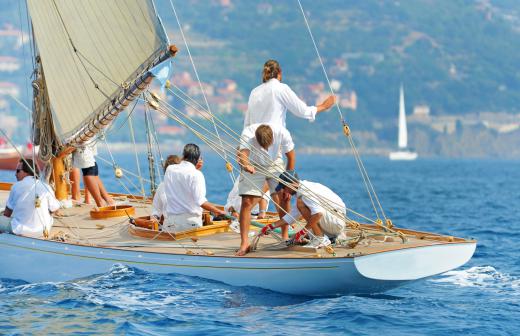 Some yacht clubs offer training courses, especially for spouses and children of owners of the vessels.