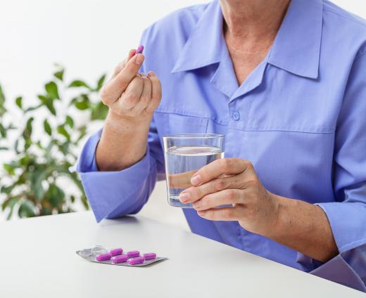 Ibuprofen and other non-steroidal anti-inflammatory drugs (NSAIDs) may help alleviate the pain and inflammation associated with a sternoclavicular sprain.