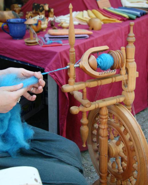 Baby alpaca fibers, or fine alpaca fibers, are spun into baby alpaca yarn.