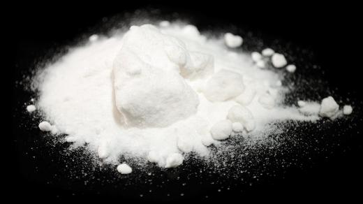 Applying baking soda periodically might help keep a scalp free of dandruff.