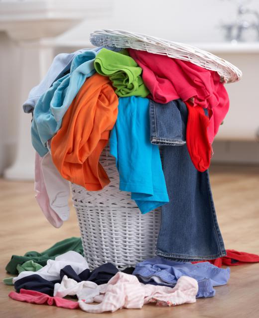 Dividing household chores may be part of a roommate rental agreement.