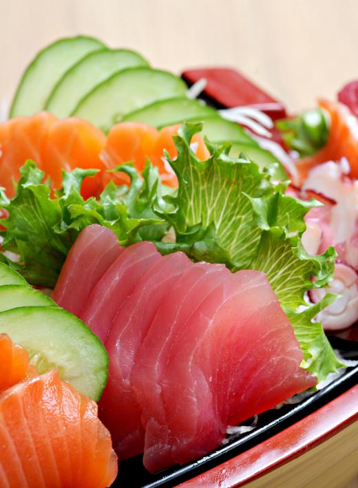 Sashimi and vegetables are allowed on a low-carb, high-protein diet.