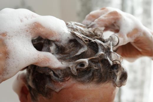 Gently rubbing the scalp and lathering the shampoo will help to stimulate hair growth.