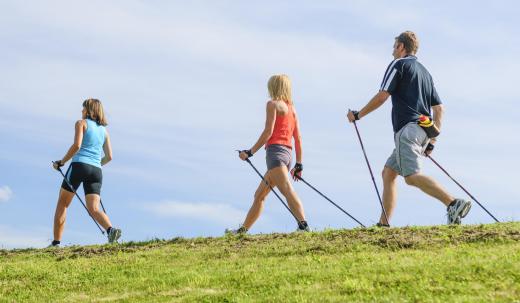 Walking is a good way to exercise for those with bronchitis.