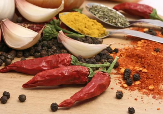 The flavorings in tongseng often include chili powder, garlic, and red pepper.