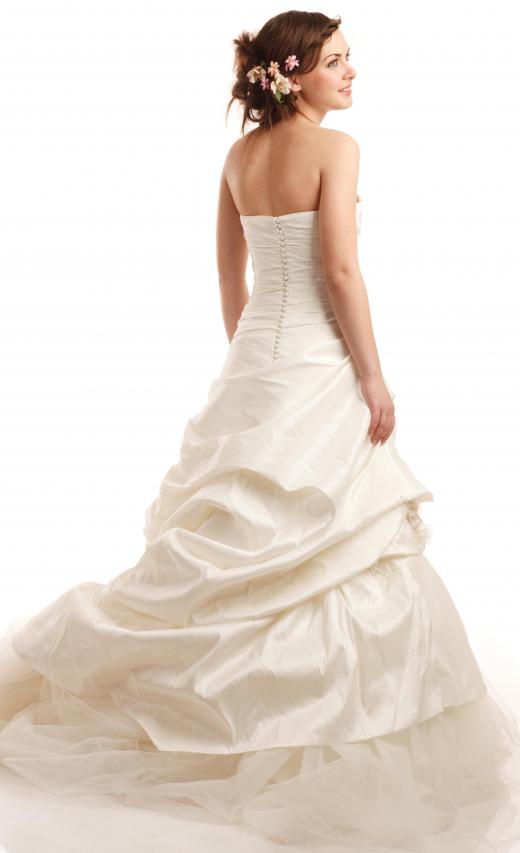 It is very possible for brides to find their dream dress without spending a fortune.