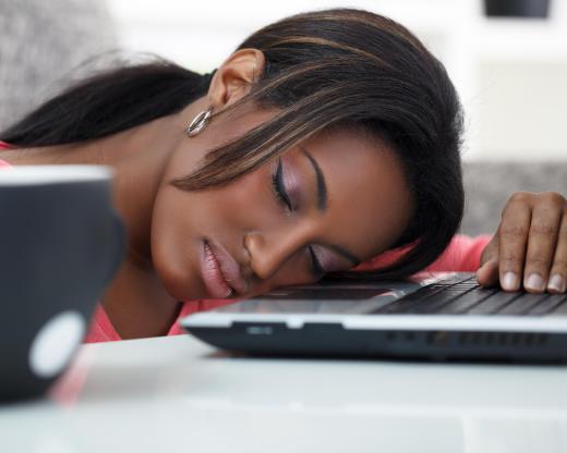 People with sleep apnea may suffer from daytime drowsiness.