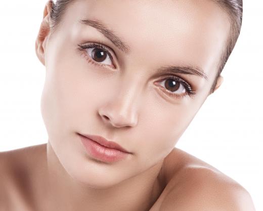 Making healthy lifestyle choices is one way to achieve clearer skin.