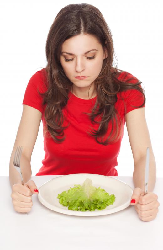 Gradually reducing food intake is a healthy way to lose weight.