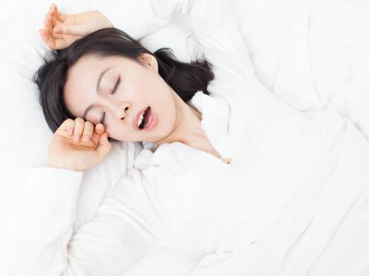 Sleep apnea occurs when an individual temporarily stops breathing while sleeping.