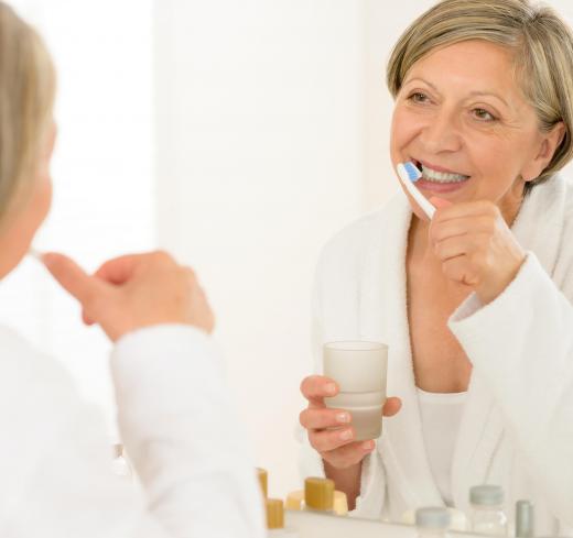 Gingival gel can be applied using a toothbrush.