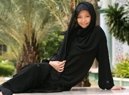 The size and length of a jilbab should be considered when selecting a woman's jilbab.