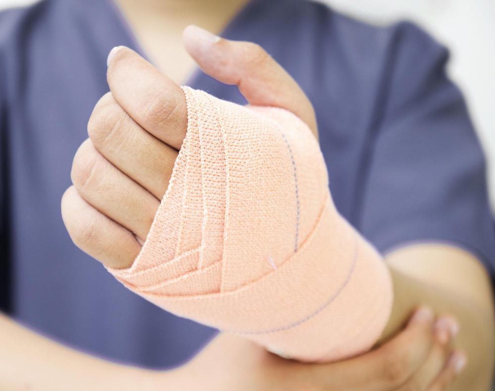 What is an Elastic Adhesive Bandage? (with pictures)