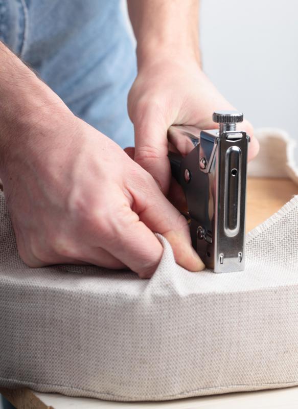 upholstery fabric staple gun